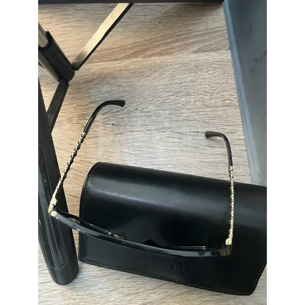 Chanel Polarized Sunnies With Case